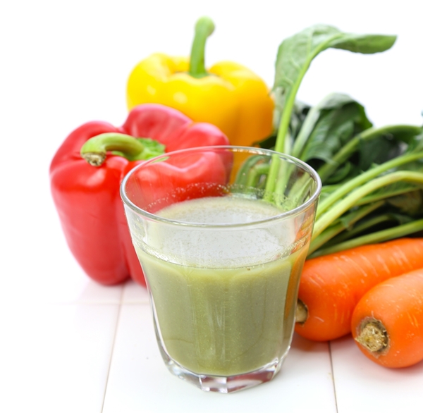ニンジンを使って野菜ジュースを作るときは一緒に使う食材に要注意